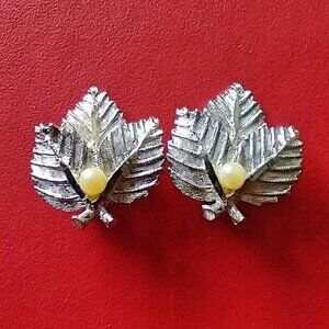 Vintage Clip On Earrings Silvertone Leaves Faux Pearl Mid Century